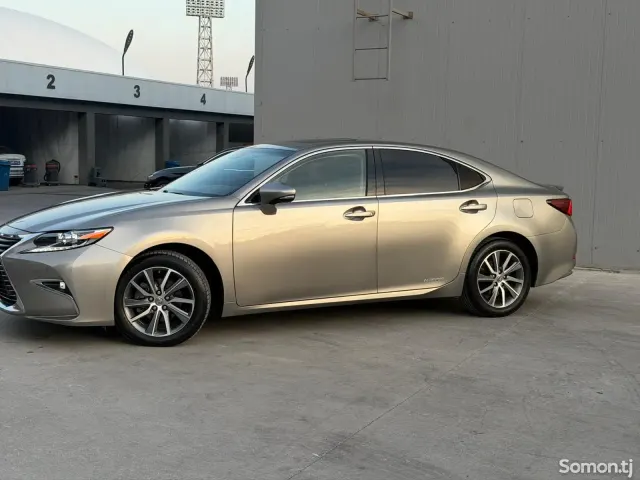 Lexus ES series 2016 · 2.5 AT