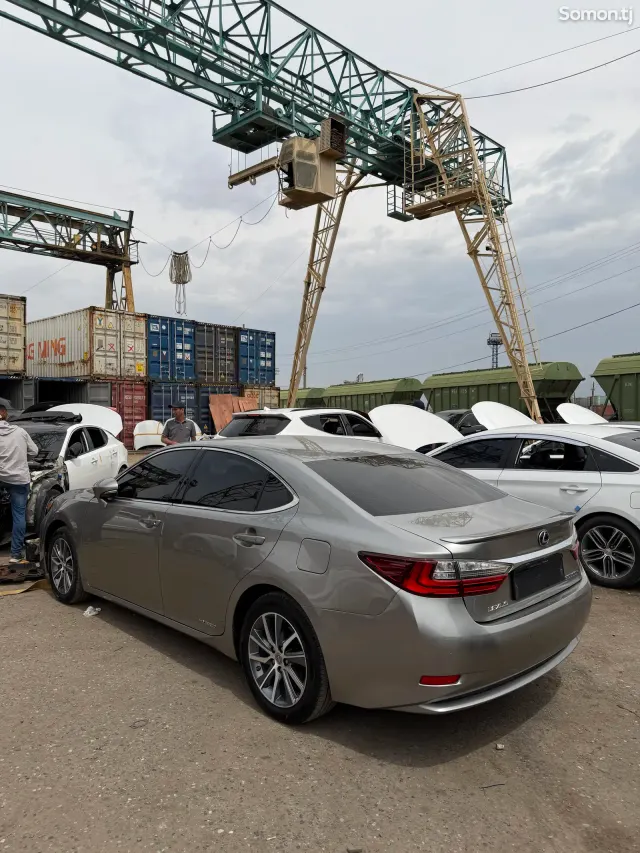 Lexus ES series 2017 · 3.0 AT