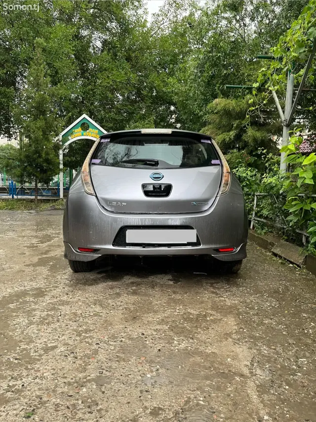 Nissan Leaf 2012 · AT