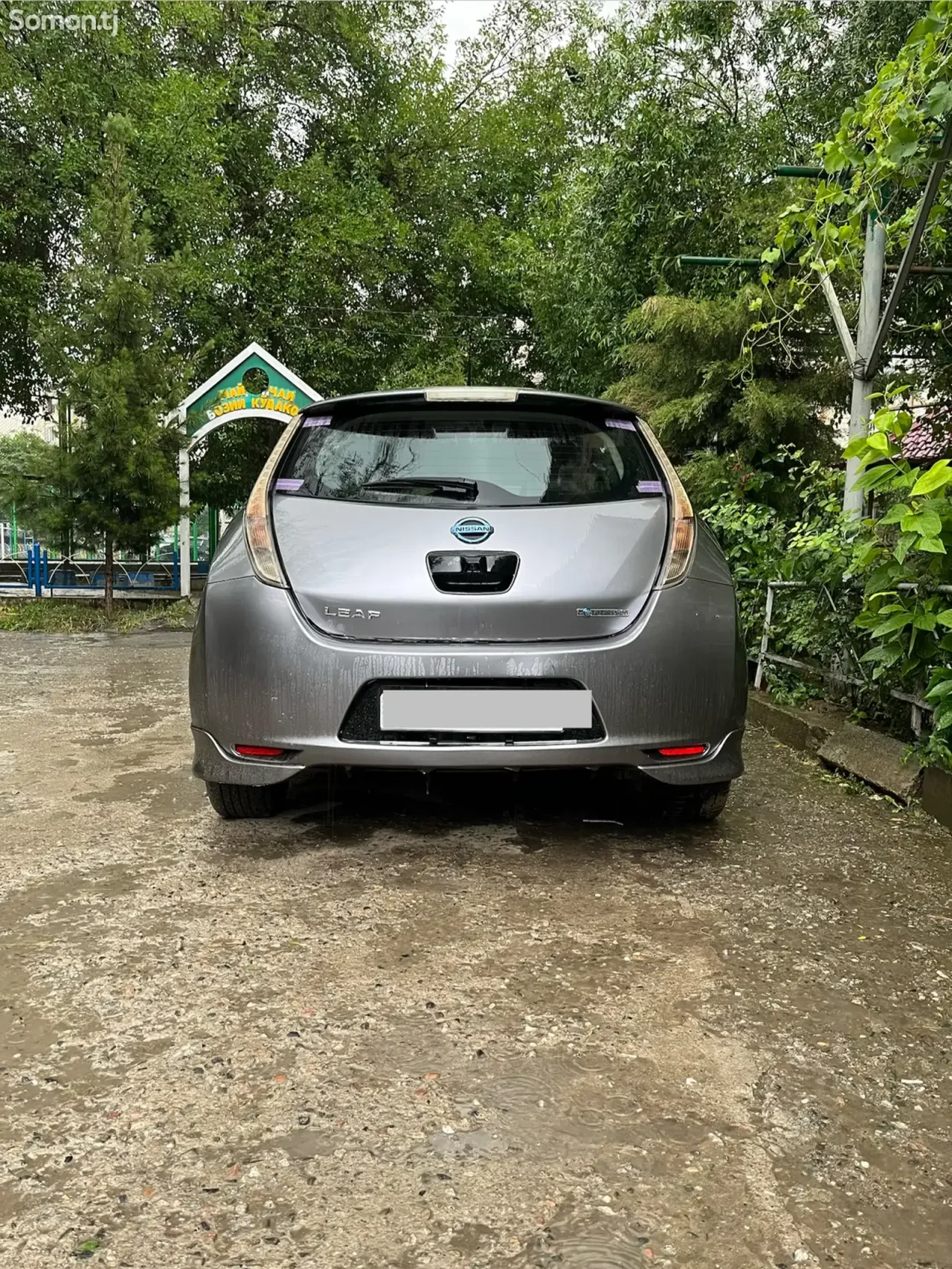 Nissan Leaf 2012 · AT
