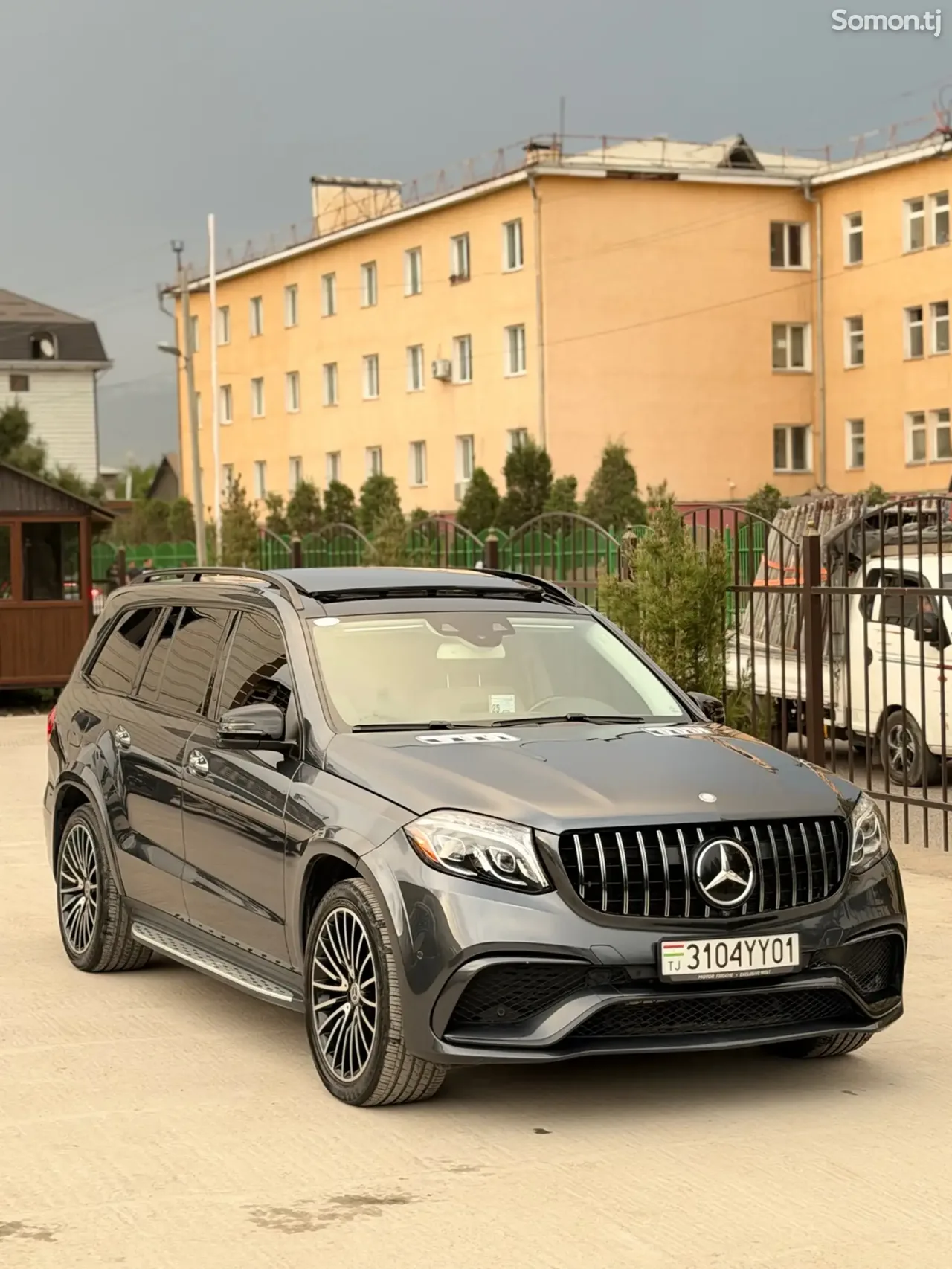 Mercedes-Benz GLS 2018 · 5.5 AT