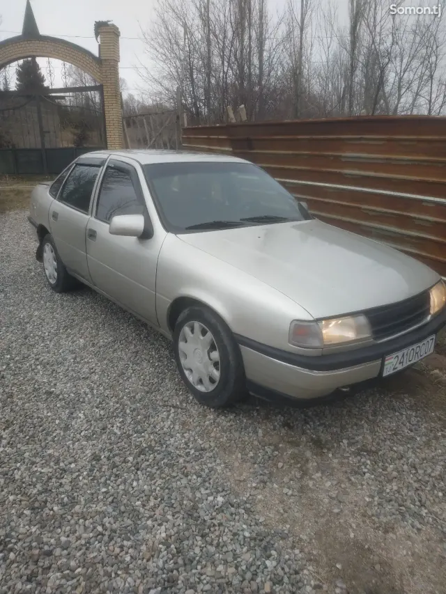 Opel Vectra A 1991 · 1.6 MT