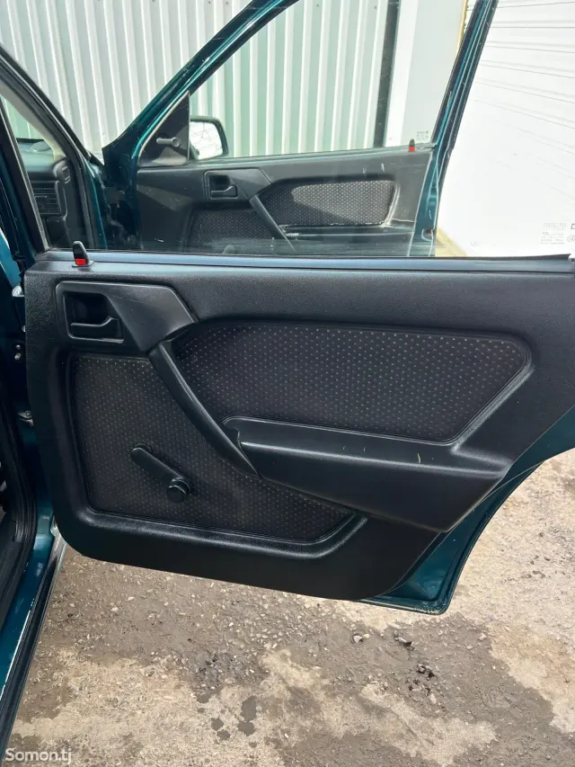 Opel Vectra A 1994 · 1.6 MT