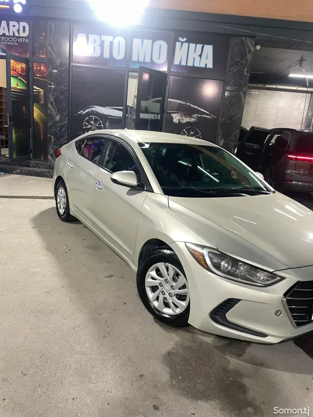 Hyundai Elantra 2017 · 2.0 AT