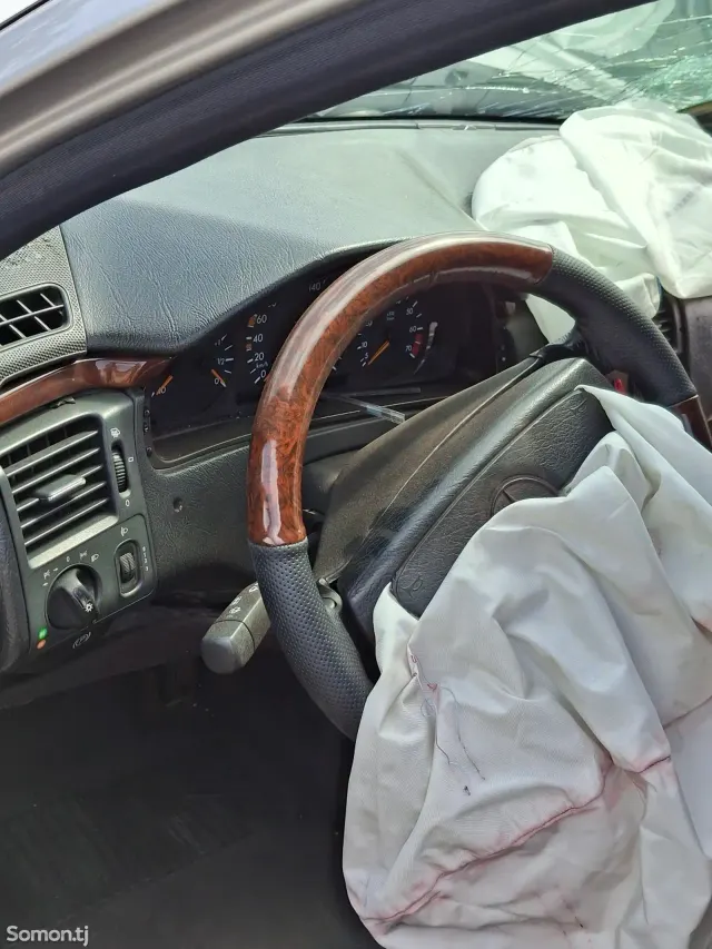 Mercedes-Benz C class 1998 · 2.4 MT
