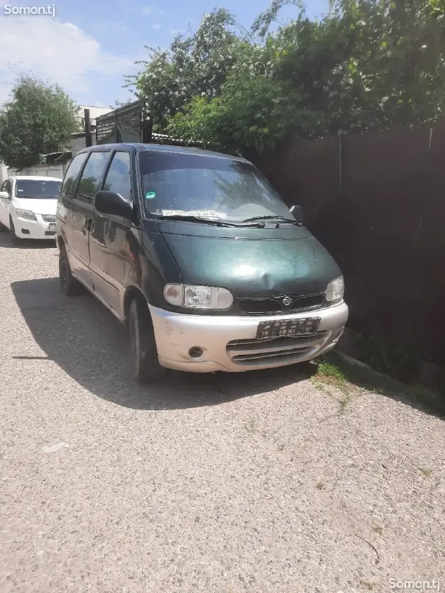 Nissan Serena 1998 · 1.6 MT