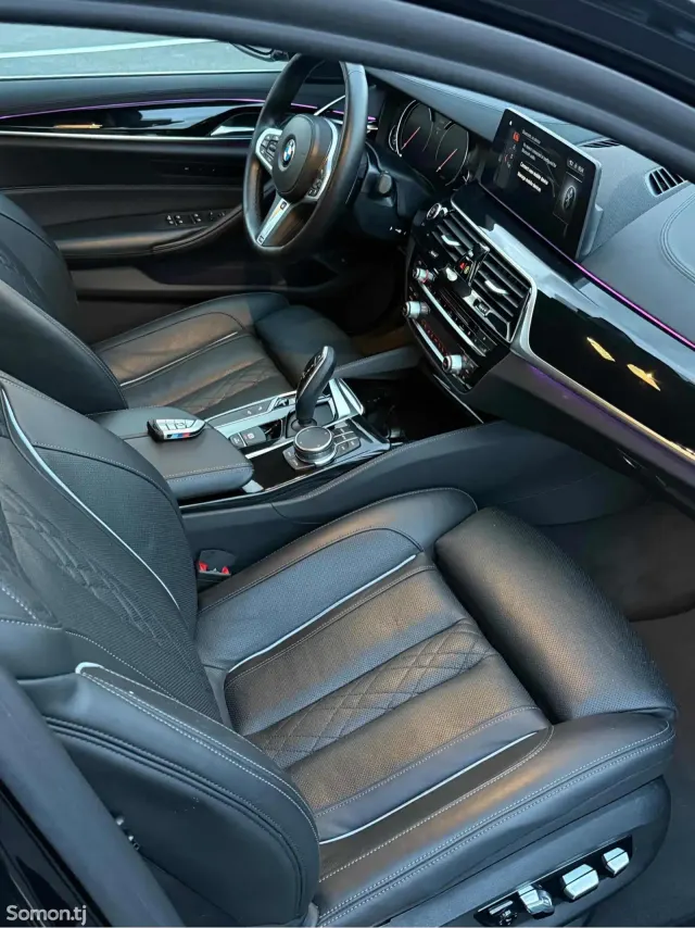 BMW 5 series 2018 · 2.0 CVT