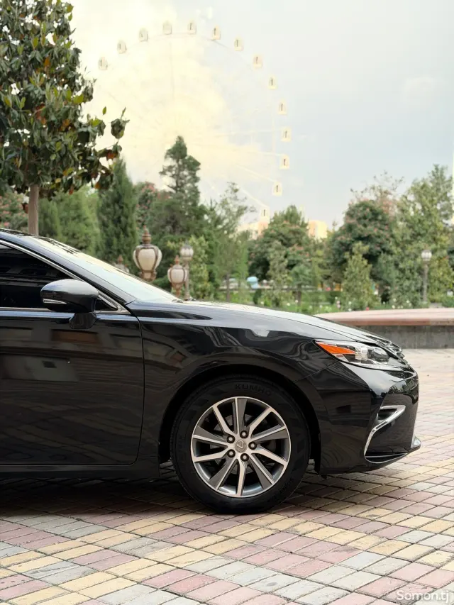 Lexus ES series 2016 · 3.0 AT