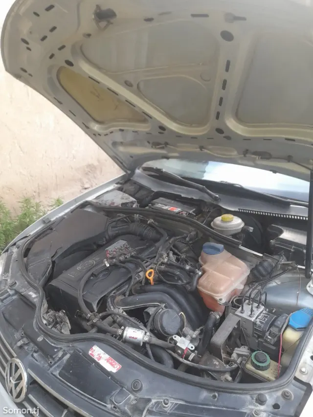 Volkswagen Passat 2003 · 1.8 MT