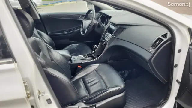 Hyundai Sonata 2012 · 2.0 AT