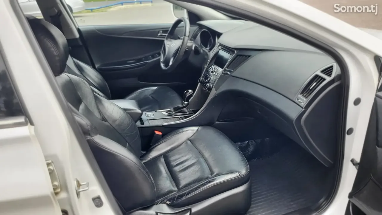 Hyundai Sonata 2012 · 2.0 AT