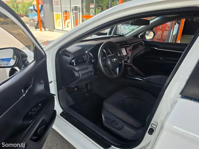 Toyota Camry 2018 · 2.5 AT