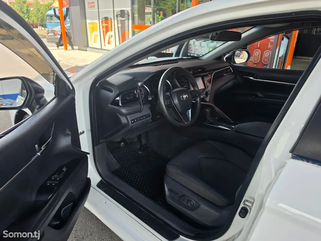 Toyota Camry 2018 · 2.5 AT