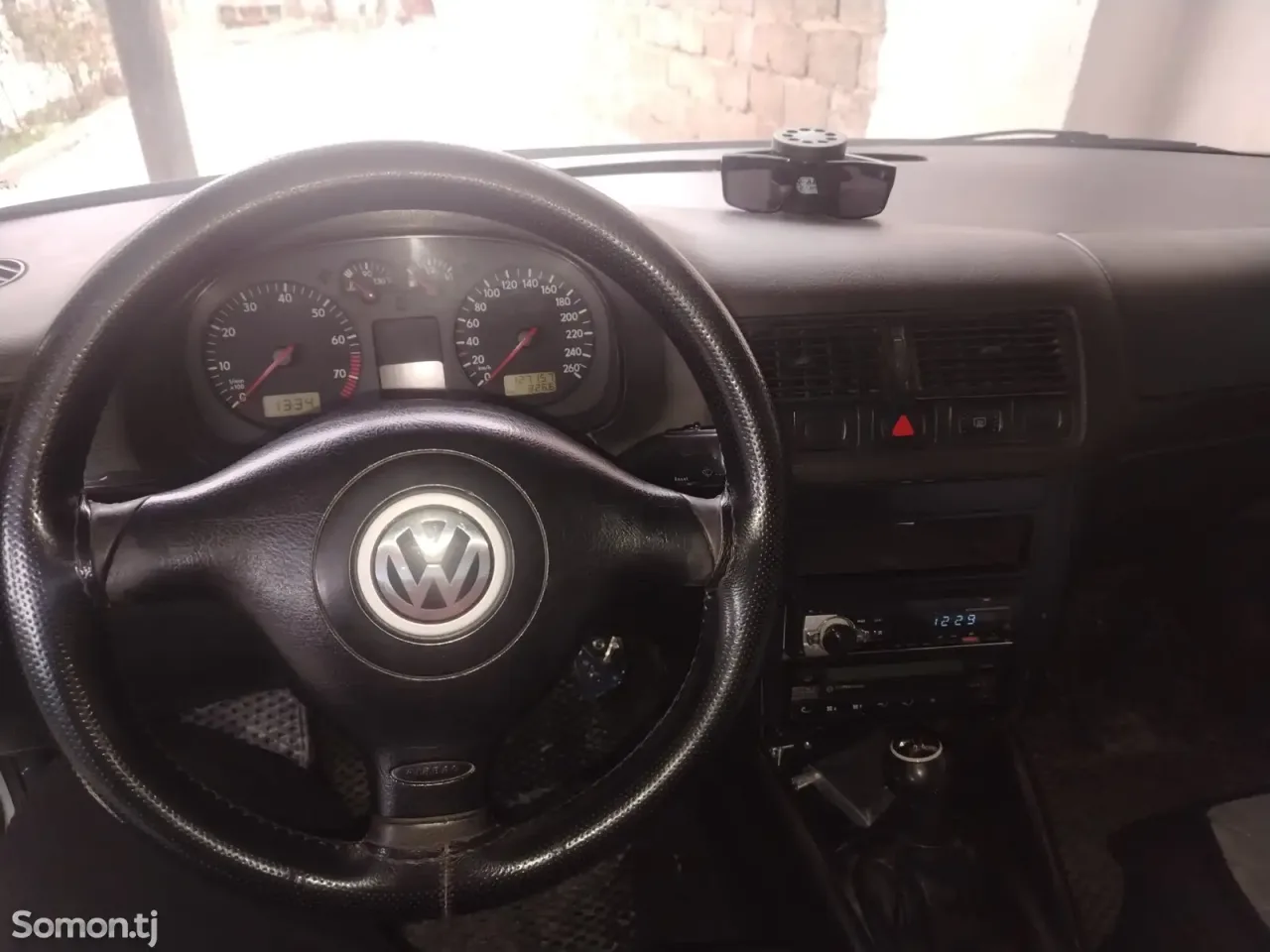 Volkswagen Golf 2001 · 1.8 MT
