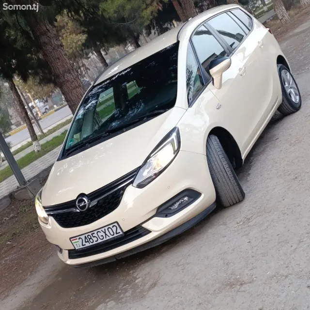 Opel Zafira 2017 · 1.6 MT