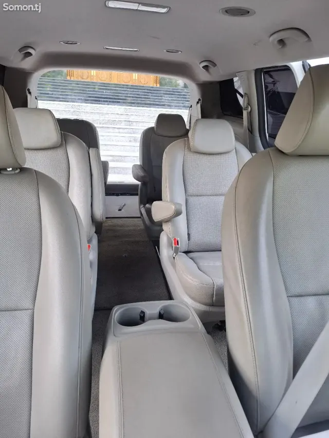 Kia Carnival 2016 · 2.2 AT