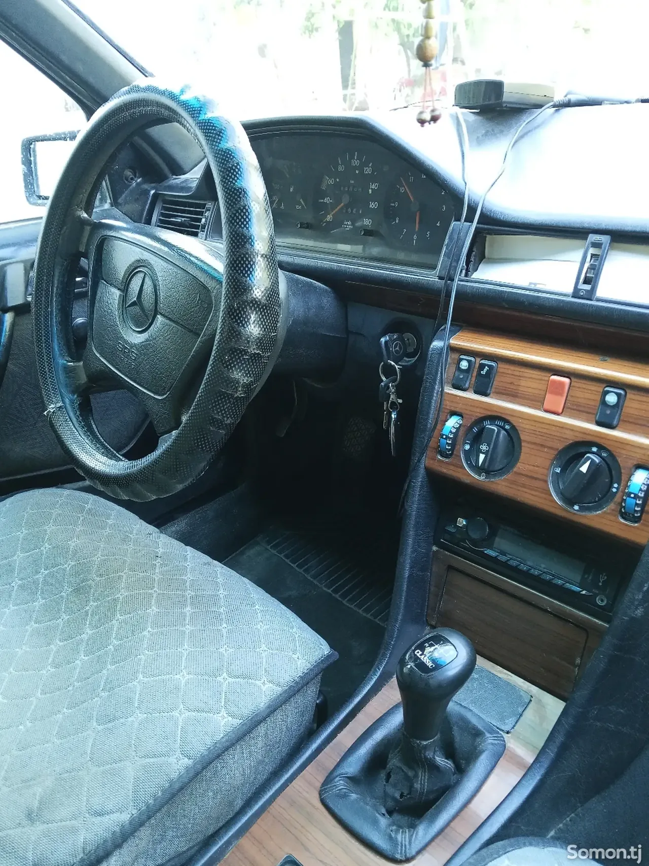 Mercedes-Benz W124 1993 · 1.6 MT