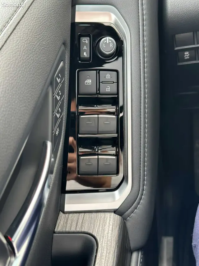 Toyota Land Cruiser 2025 · 4.0 AT