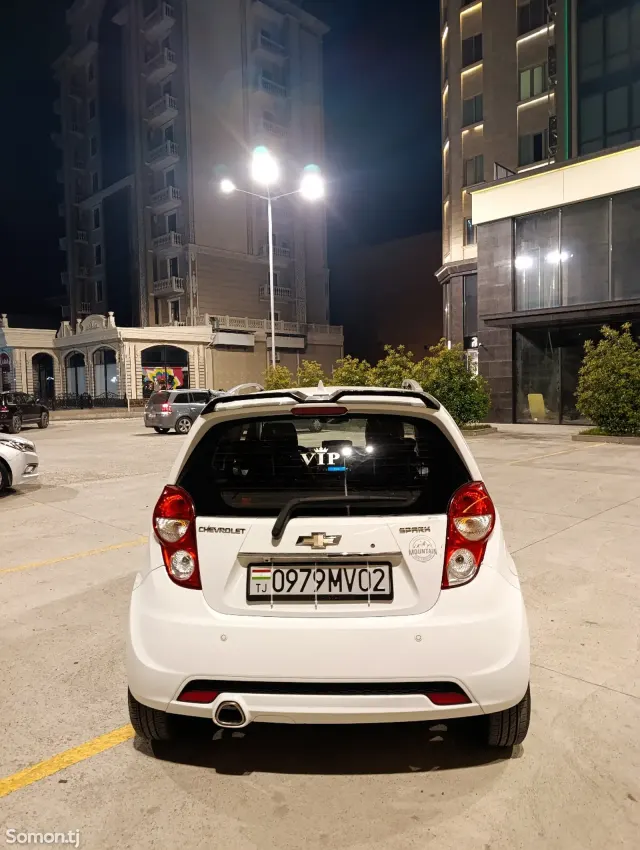 Chevrolet Spark 2014 · 1.0 AT