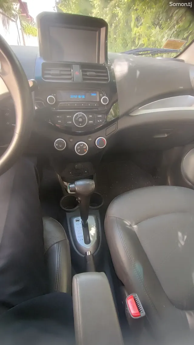 Chevrolet Spark 2014 · 1.0 AT