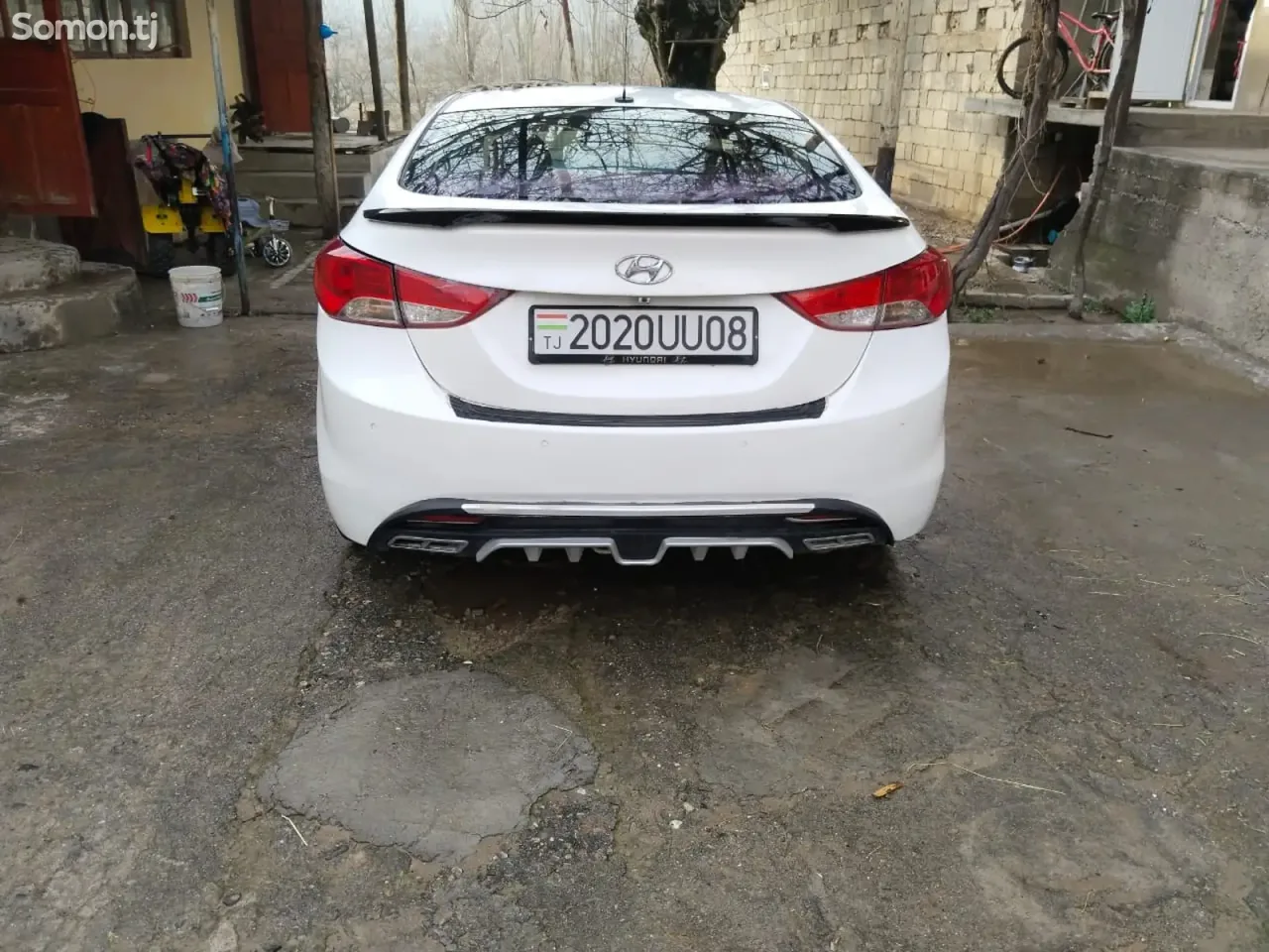 Hyundai Avante 2013 · 1.6 AT
