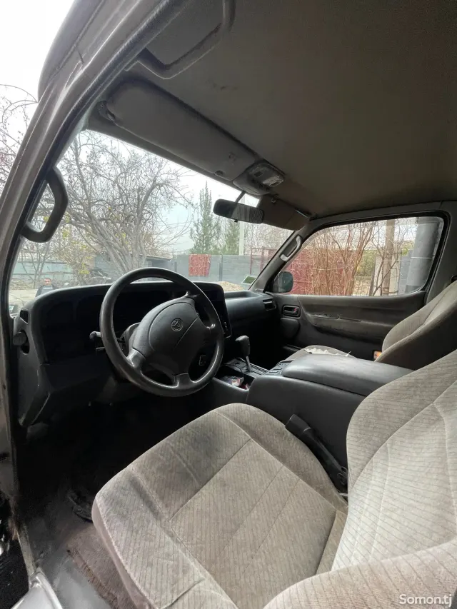 Toyota HiAce 1997 · 2.4 AT