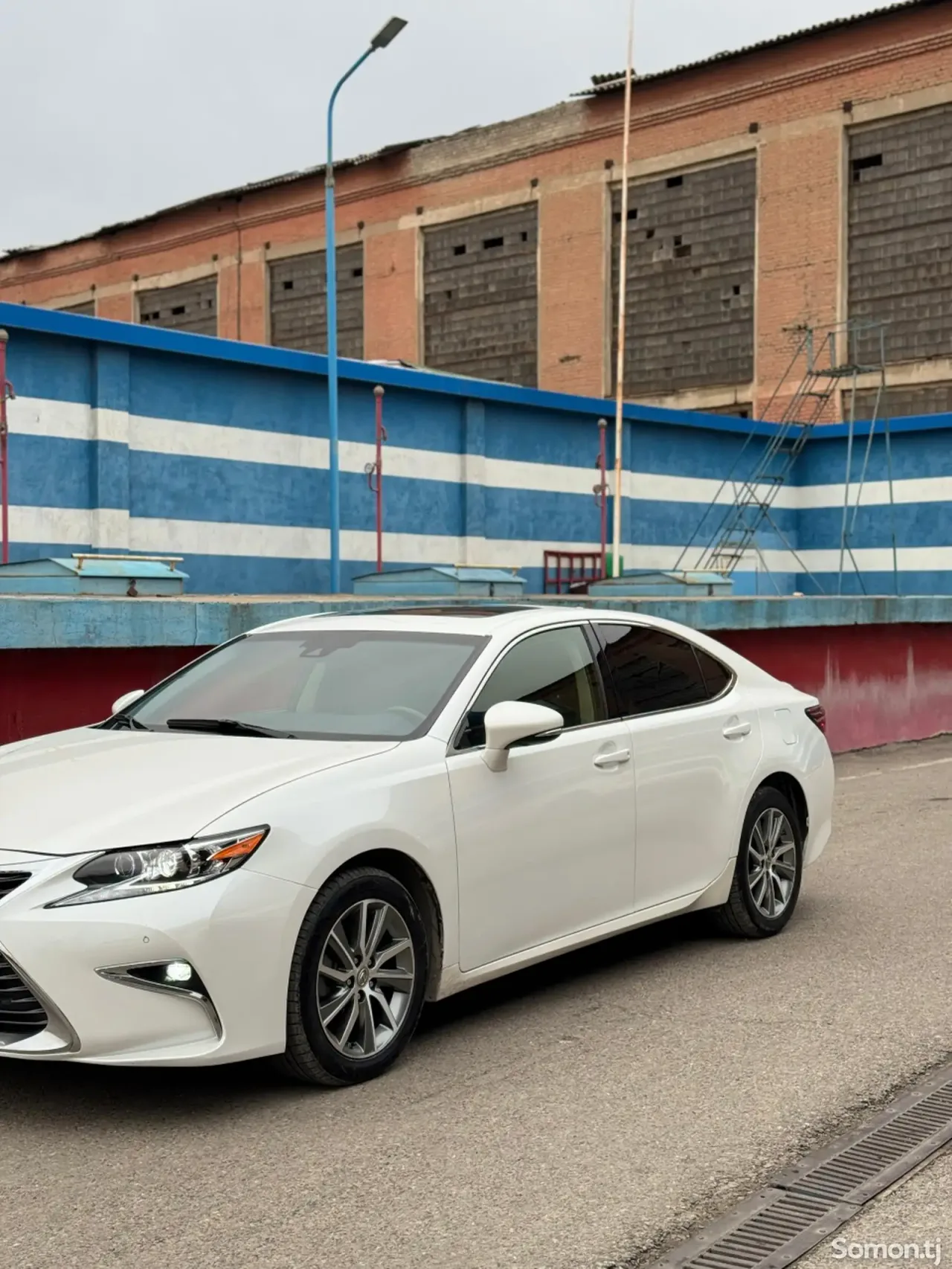 Lexus ES series 2016 · 3.0 AT