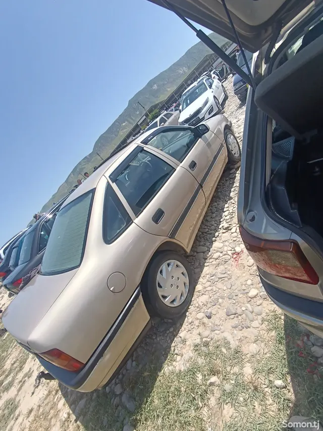 Opel Vectra A 1992 · 1.8 MT