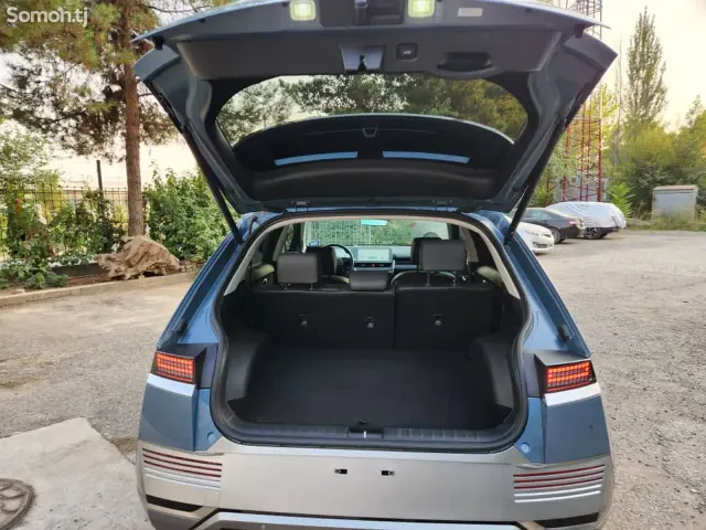 Hyundai IONIQ 2025 · AT