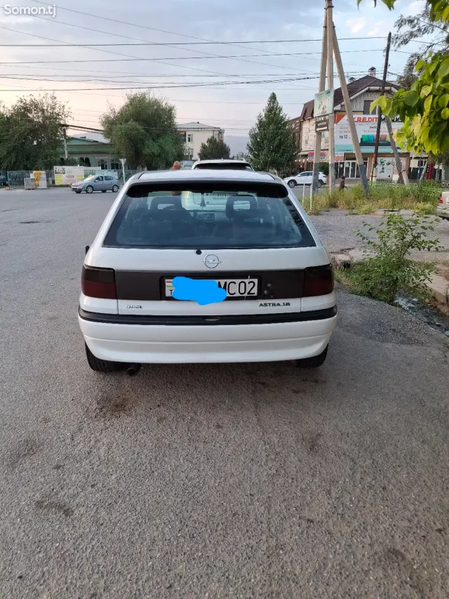 Opel Astra F 1994 · 1.6 MT