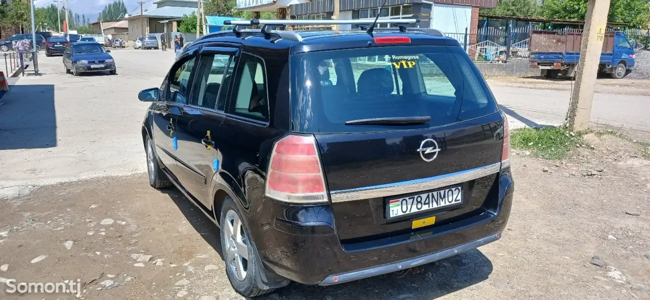 Opel Zafira 2006 · 2.2 MT