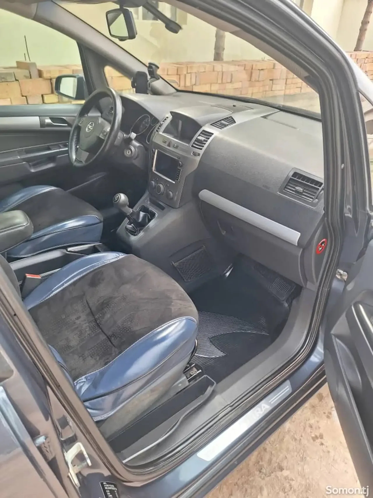Opel Zafira 2006 · 1.8 MT