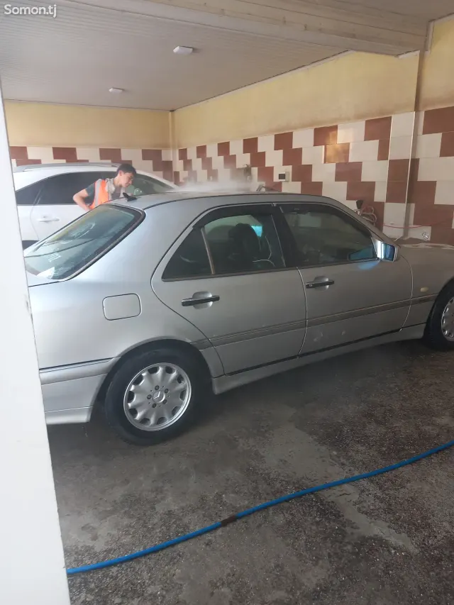 Mercedes-Benz C class 1995 · 1.8 MT
