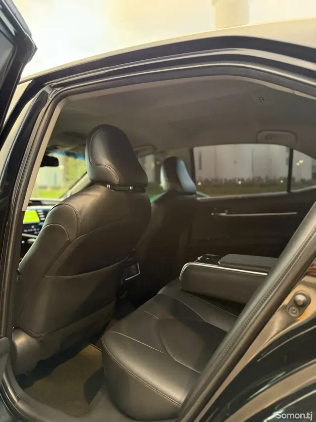 Toyota Camry 2019 · 3.5 AT