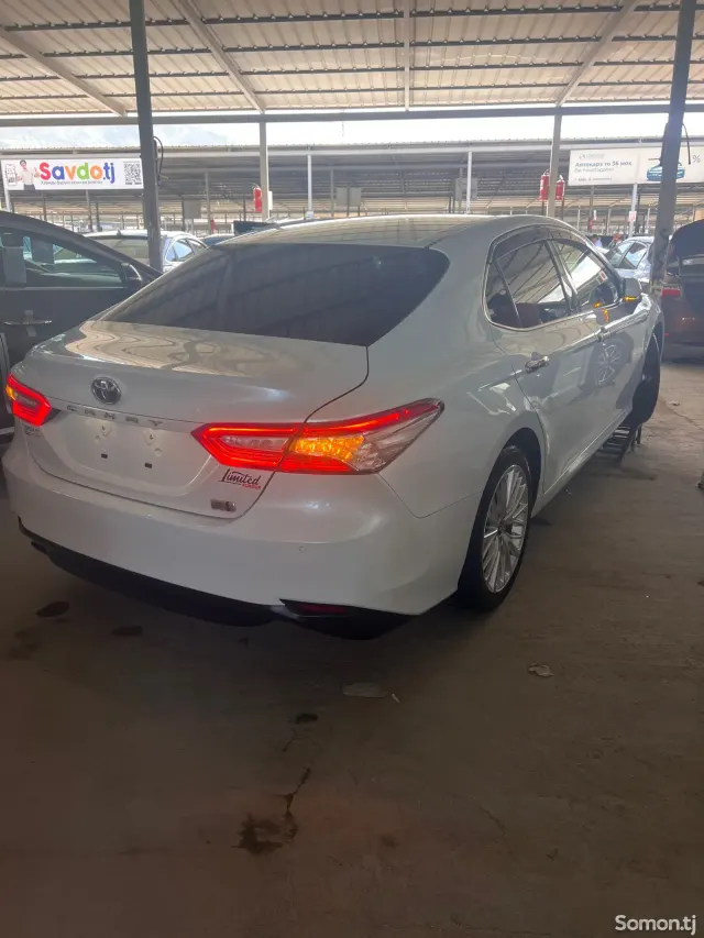 Toyota Camry 2018 · 2.5 AT