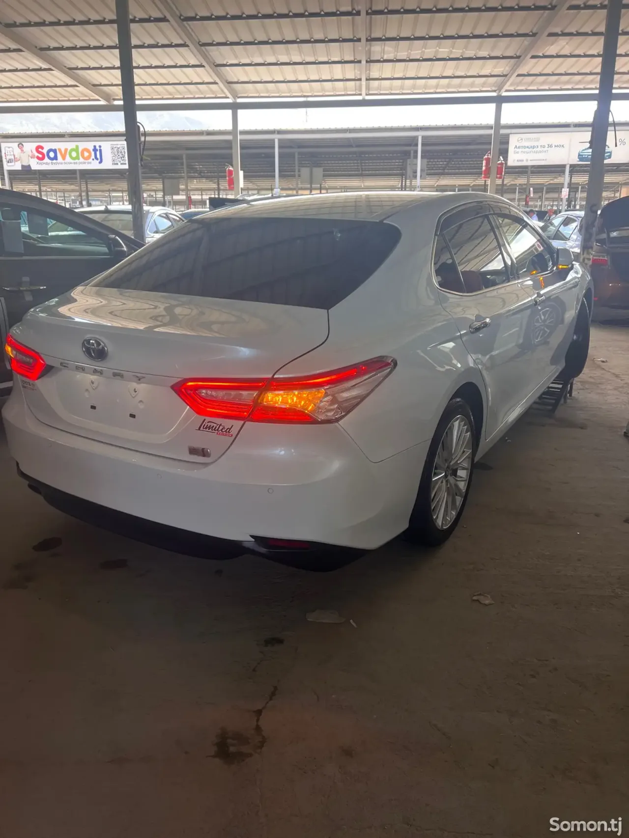 Toyota Camry 2018 · 2.5 AT