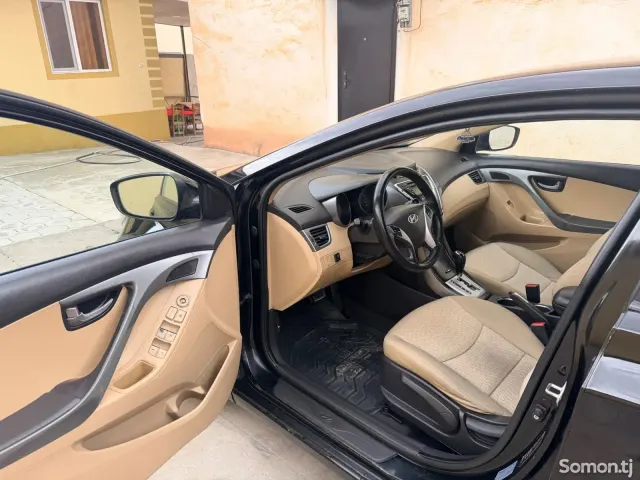 Hyundai Elantra 2011 · 1.8 AT