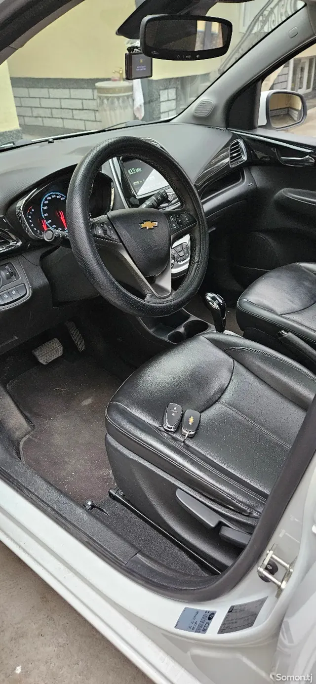 Chevrolet Spark 2016 · 1.2 AT