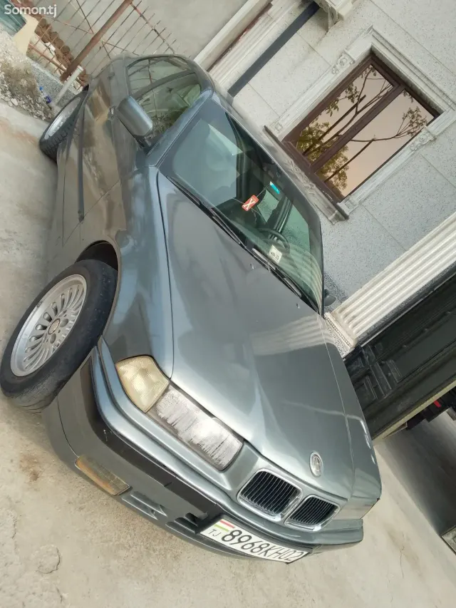 BMW 3 series 1992 · 1.6 MT