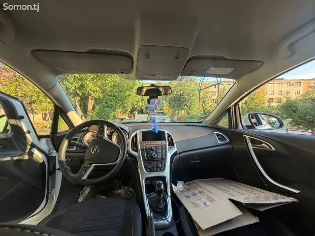 Opel Astra J 2014 · 1.6 MT