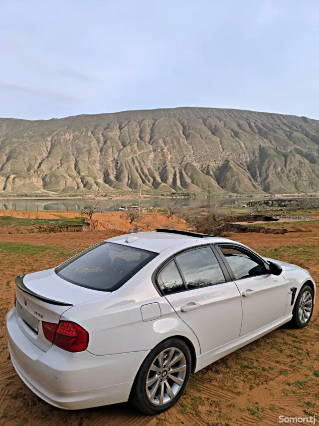 BMW 3 series 2011 · 2.0 AT