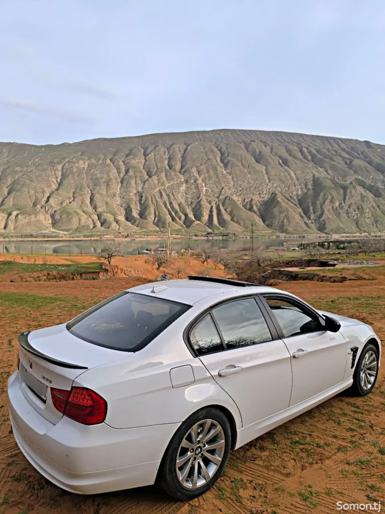 BMW 3 series 2011 · 2.0 AT