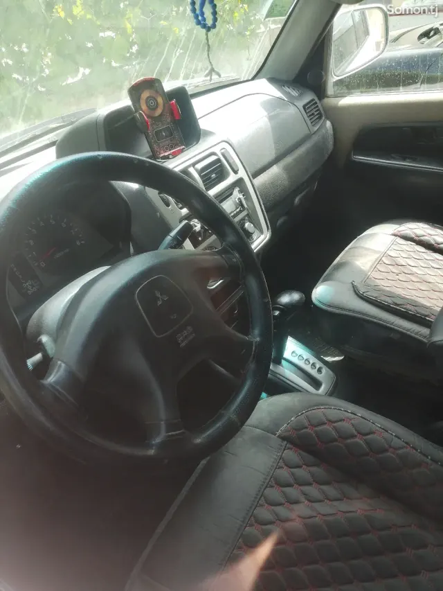 Mitsubishi Pajero 2000 · 1.8 AT
