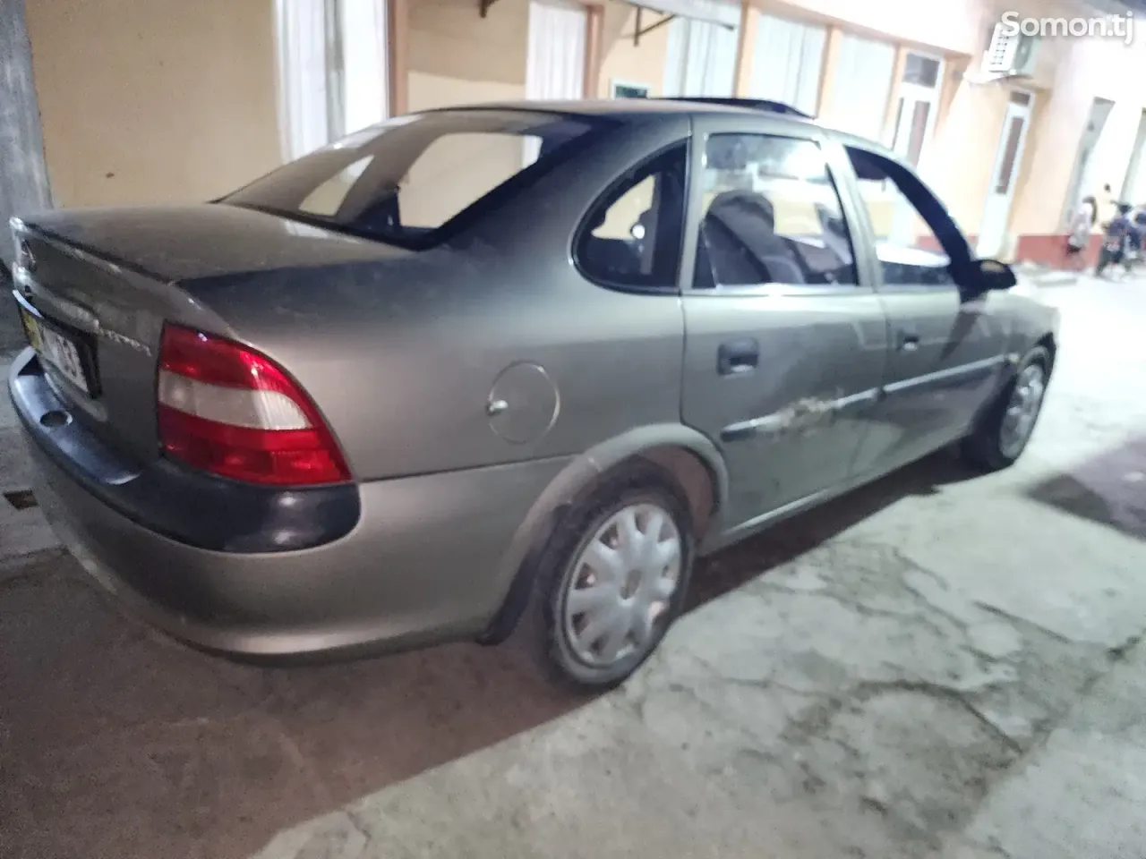 Opel Vectra B 1995 · 1.6 MT