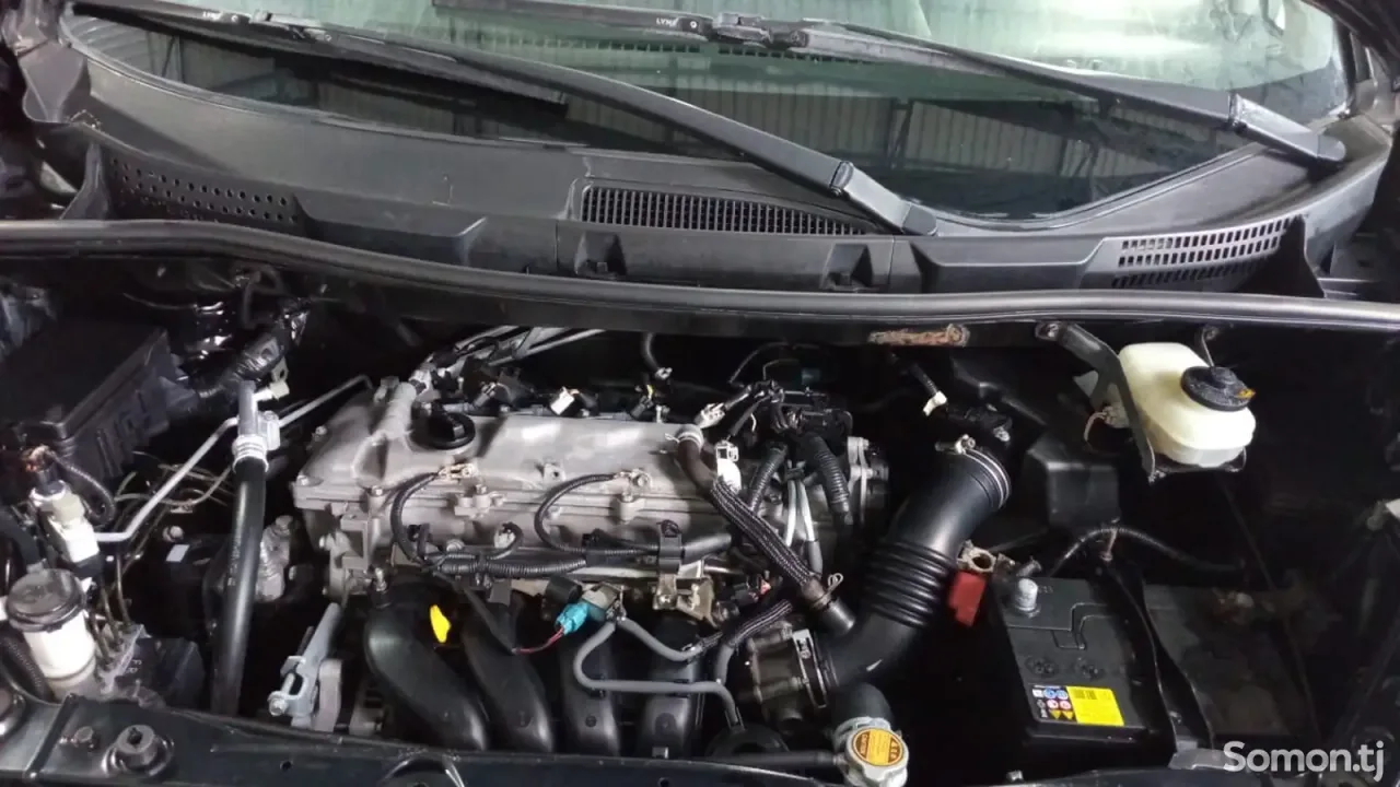 Toyota Voxy 2010 · 2.0 AT