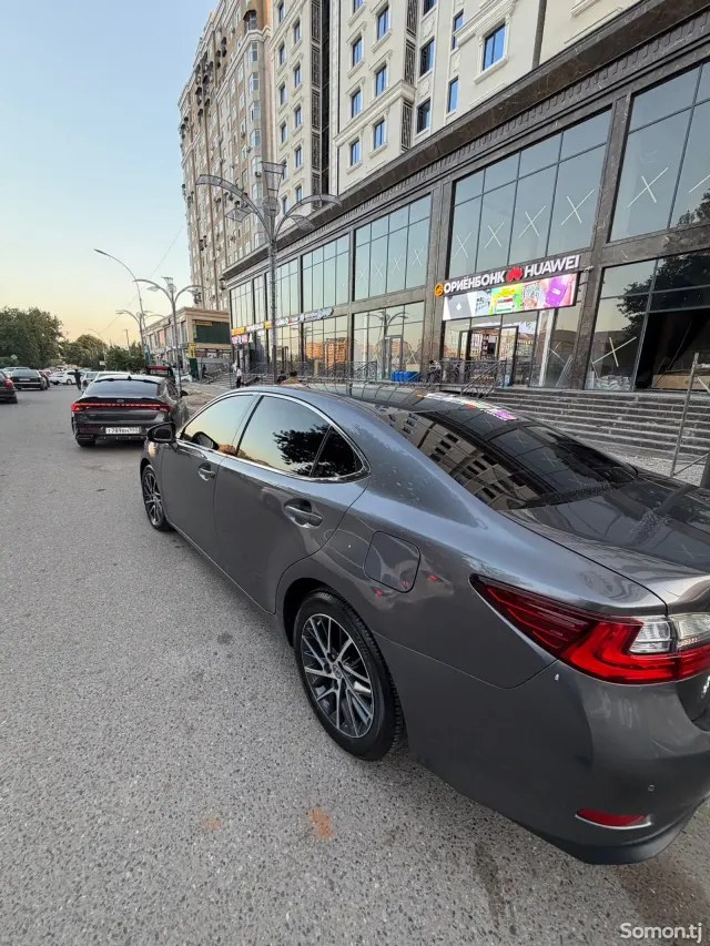 Lexus ES series 2017 · 3.5 AT