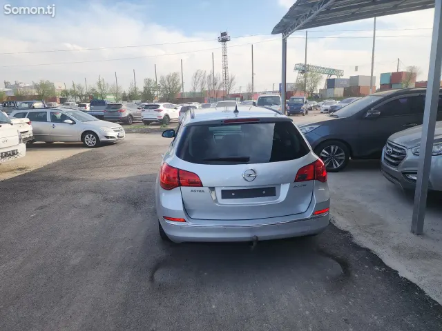 Opel Astra J 2014 · 1.7 MT