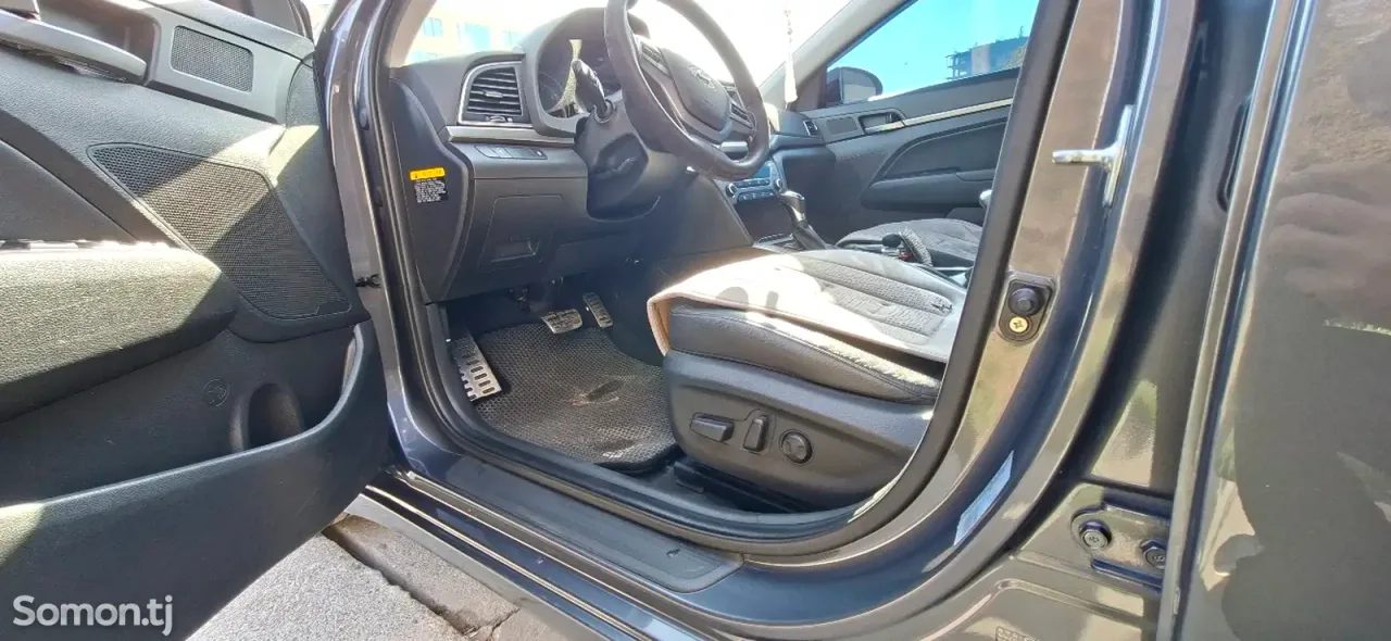 Hyundai Avante 2016 · 1.6 AT