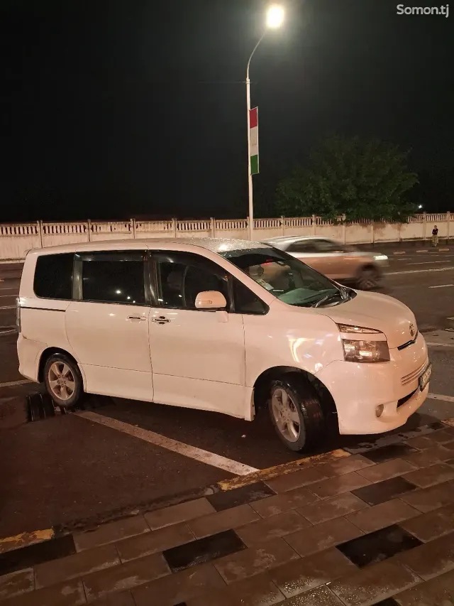 Toyota Voxy 2008 · 2.0 AT