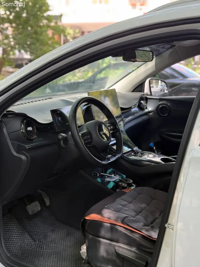 BYD E2 2024 · 1.6 AT